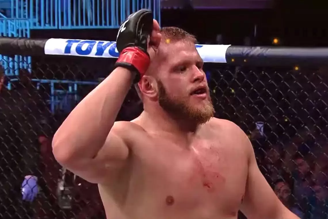 Tybura zwycięża w UFC