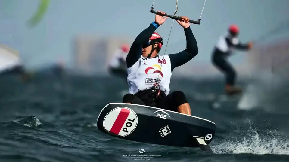 kitesurfing