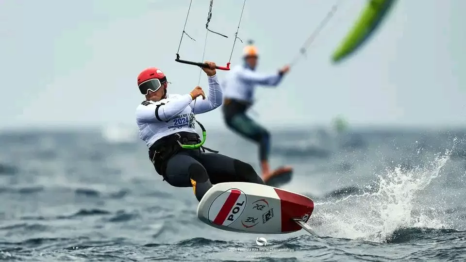 kitesurfing