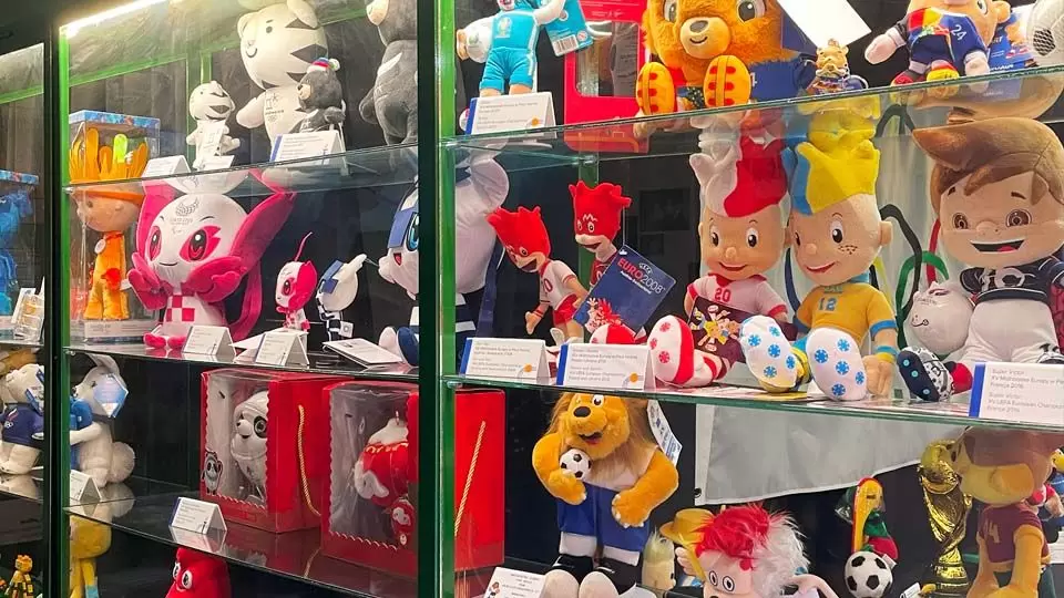 Wystawa maskotek olimpijskich w Centrum Historii Zajezdnia