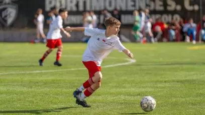 Z boiska do równowagi: Jak sport pomaga młodym nie przegrać życia online