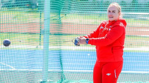 Stadion lekkoatletyczny w Augustowie otwarty. Pierwszy rzut Joanny Fiodorow