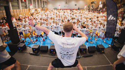 W warszawskim Wilanowie koszykówka połączyła pokolenia