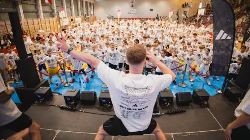 W warszawskim Wilanowie koszykówka połączyła pokolenia